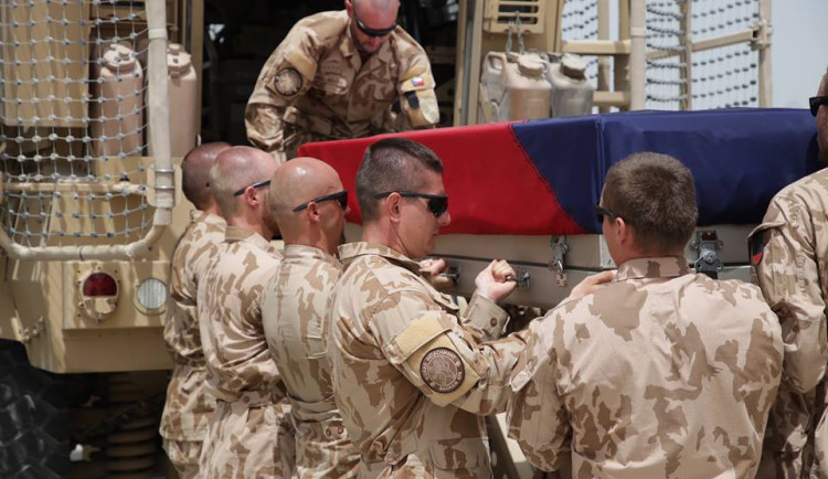 Na kontě pro rodiny padlých vojáků je víc než pět milionů korun