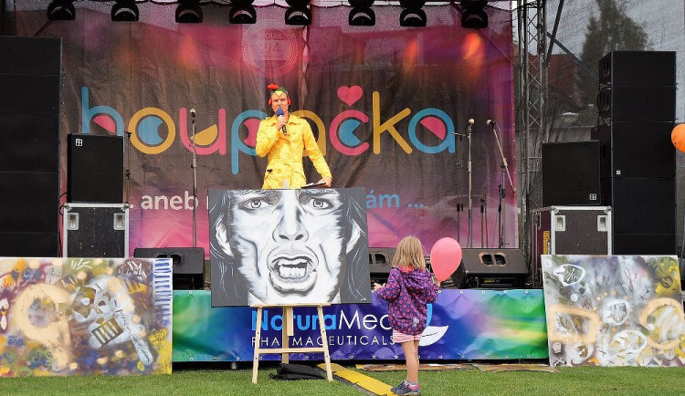 V sobotu 18. srpna se ve Velešíně uskuteční už šestý ročník charitativní a multižánrový festival Houpačka.