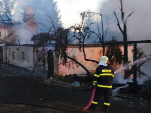 VPamátkově chráněný rekreační objekt Královácký dvorec U Babků na Prachaticku dnes, v pondělí 13. srpna, ráno shořel.