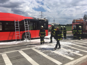 V Hrdějcích hořel autobus městské hromadné dopravy