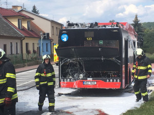 V Hrdějcích hořel autobus městské hromadné dopravy
