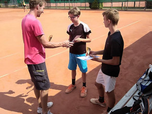 Letní turnajová sezona je v plném proudu a mladí českobudějovičtí tenisté se činí