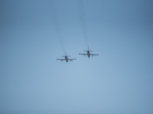 V Hluboké nad Vltavou se lidé loučí s padlým vojákem Kamilem Benešem