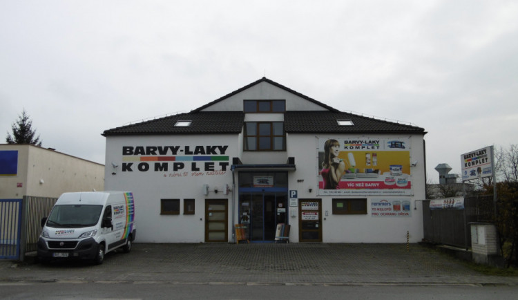 Prodejna nabízí v Budějcích už od roku 2008 veškerý sortiment k malování a natírání.