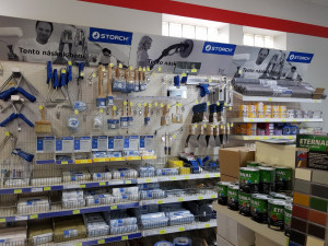 Prodejna nabízí v Budějcích už od roku 2008 veškerý sortiment k malování a natírání.