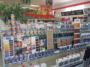 Prodejna nabízí v Budějcích už od roku 2008 veškerý sortiment k malování a natírání.