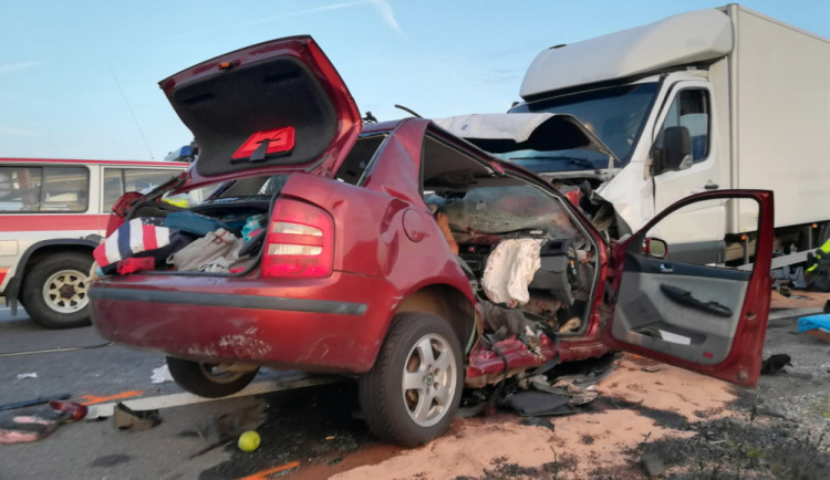 U Vodňan se srazila dodávka s autem. Čtyři lidé zemřeli