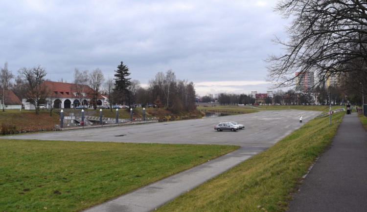 Náplavka u Dlouhého mostu