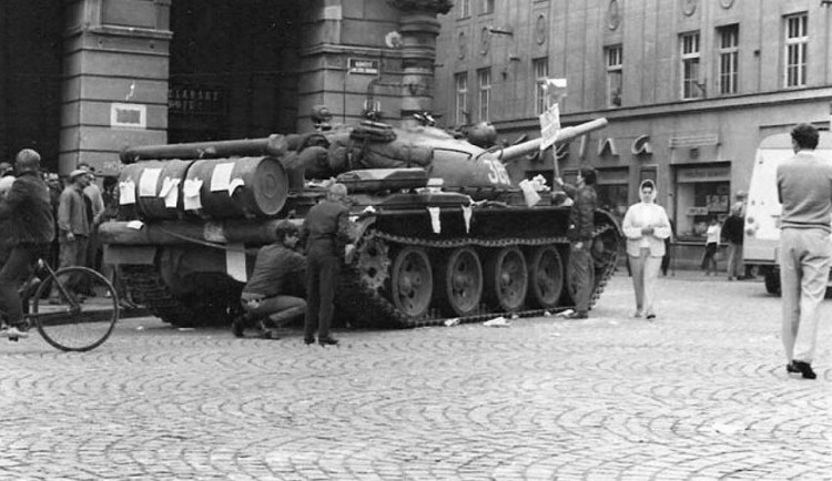 Před padesáti lety přijela do Budějc sovětská vojska. Někteří odvážlivci na tanky házeli kameny