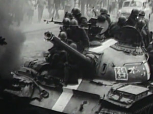 „Už pošel?“ ptali se ruští vojáci nad postřeleným Čechem v srpnu 1968 v okupované Praze