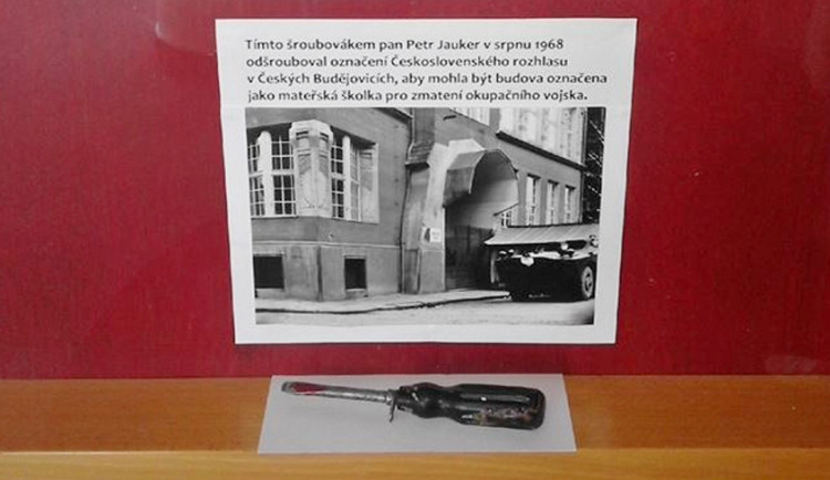 Snímky sovětských tanků, záběry z manifestací i jiných událostí roku 1968 nabízí výstava Osmašedesátý, rok nadějí a zklamání, která v úterý 21. srpna začala v českobudějovické Galerii Nahoře.