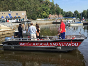 Hlubočtí dobrovolní hasiči dostali nový zásahový člun