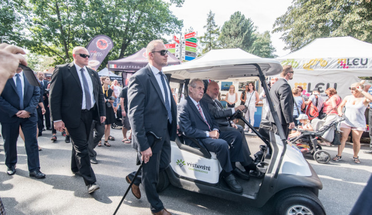 Ani letos nechyběl na slavnostním zahájení mezinárodního agrosalonu Země živitelka v Českých Budějovicích prezident České republiky Miloš Zeman.