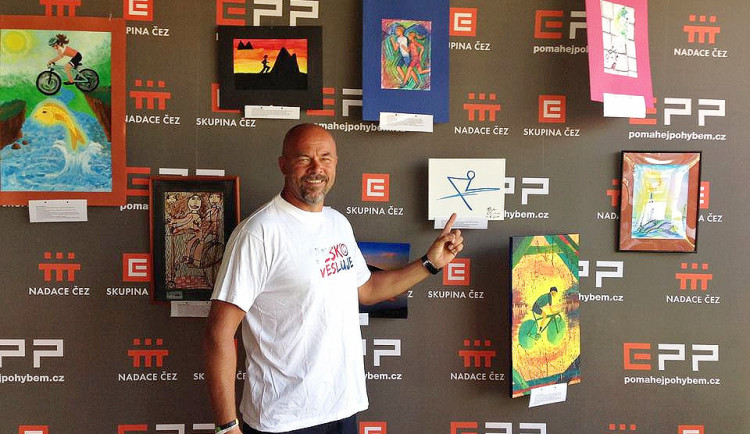 Světový šampion ve veslování Václav Chalupa namaloval obraz, který pomůže.