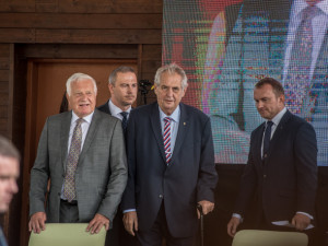 Ani letos nechyběl na slavnostním zahájení mezinárodního agrosalonu Země živitelka v Českých Budějovicích prezident České republiky Miloš Zeman.