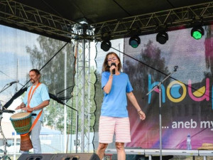 Šestý ročník obnoveného charitativního a multižánrového festivalu Houpačka se povedl na výbornou.