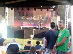 Šestý ročník obnoveného charitativního a multižánrového festivalu Houpačka se povedl na výbornou.