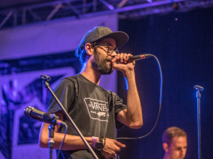 Před budějckým klubem K2 Fast Food Orchestra roztančili snad každého.