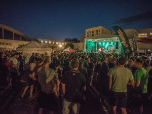 Před budějckým klubem K2 Fast Food Orchestra roztančili snad každého.