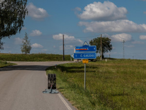 Oprava silnice ve Lhoticích u Lišova.