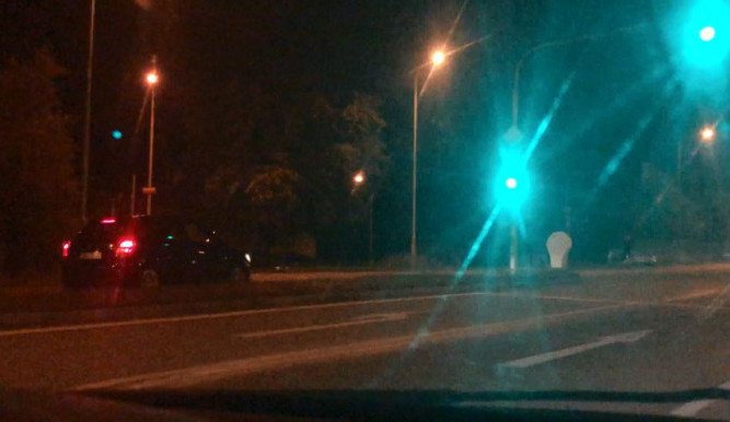 VIDEO: Osobní auto jelo do Budějc v protisměru