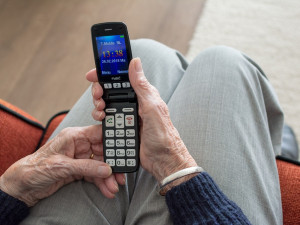 Klamavé SMS zprávy byly seniorům odeslány kvůli chybě systému