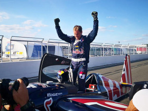 VIDEO: Český pilot Martin Šonka suverénně vyhrál závod Red Bull Air Race v Kazani