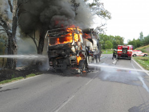 Přímo v Písku shořel štěpkovač za sedm milionů korun.