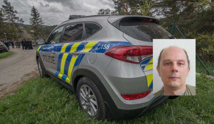 Police pátrá po čtyřiapadesátiletém muži.