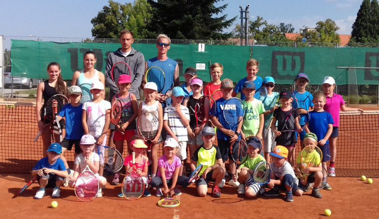Tenisový klub LTC Tonstav - Service České Budějovice pořádá v úterý 4. září od 17:00 hodin nábor dětí narozených v letech 2010 až 2013.