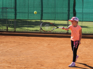 Tenisový klub LTC Tonstav - Service České Budějovice pořádá v úterý 4. září od 17:00 hodin nábor dětí narozených v letech 2010 až 2013.