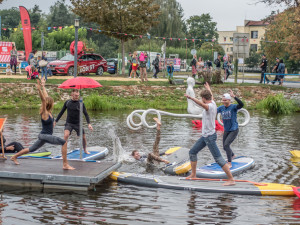 FOTO/VIDEO: Pouliční festival nezastavil ani déšť. Lidé vzali centrum města útokem