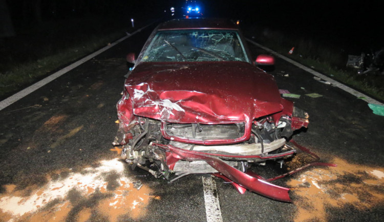 Po nehodě dvou osobních aut u Štěpánovic zemřela řidička jednoho z vozů