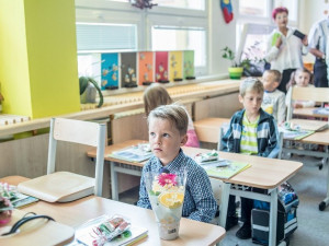 Děti se po dvouměsíčních prázdninách vrací do škol.  Na jihu Čech usedne do lavic 83 500 žáků