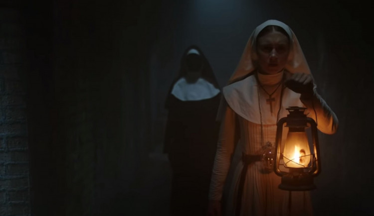 FILMOVÉ PREMIÉRY: Z rumunského kláštera přichází řádová sestra, aby šířila zlo