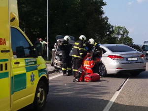 Při dopravní nehodě ve Volyni se zranilo pět lidí.