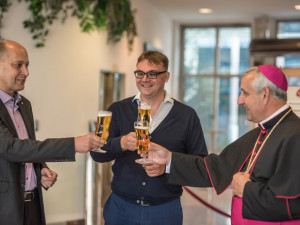 Žehnání pivu v Budějovickém Budvaru.