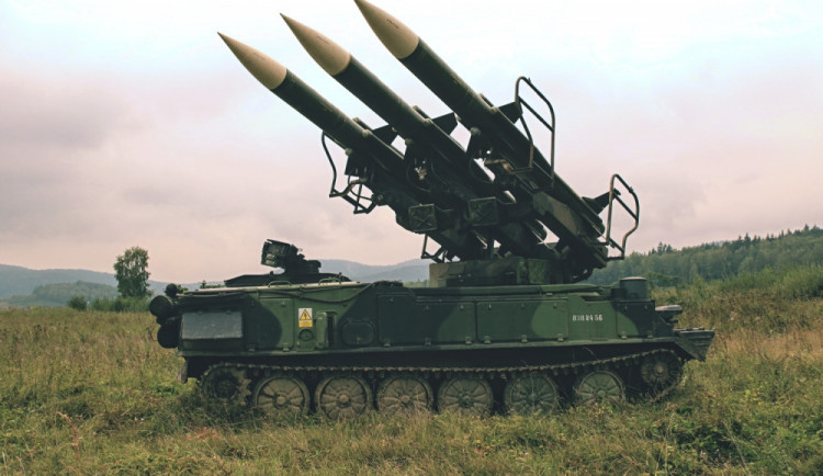 Odpalovací zařízení 2P25 je připraveno k palbě.