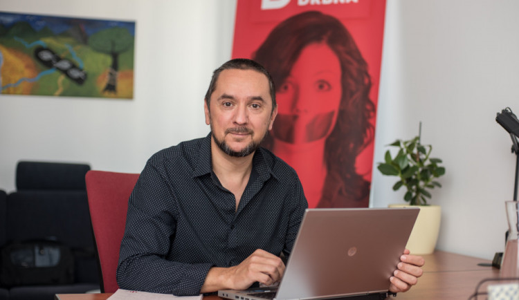 Juraj Thoma odpovídá čtenářům Budějcké Drbny při online chatu.