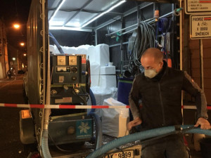 Zasněžovací vůz.