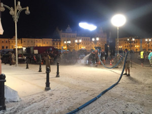 Náměstí několikrát zasněžovali.