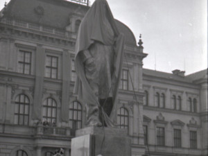 Po „sametové revoluci“ v roce 1989 se nad Vladimírem Iljičem začala stahovat mračna.