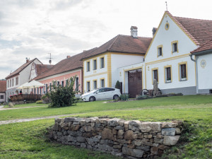 Obnovenou historickou kovárnu představily Holašovice u příležitosti dvacátého výročí zapsání obce na seznam památek Unesco.