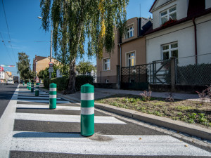 Balisety v Lidické třídě v Českých Budějovicích.