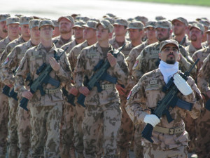 Příslušníci 7. mechanizované brigády při nácviku slavnostní přehlídky.