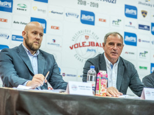 Vedení volejbalového klubu VK Jihostroj České Budějovice uspořádalo tradiční předsezonní tiskovou konferenci a odtajnilo cíle pro extraligovou sezonu. Zleva na snímku jsou Robert Mifka a Jan Diviš.