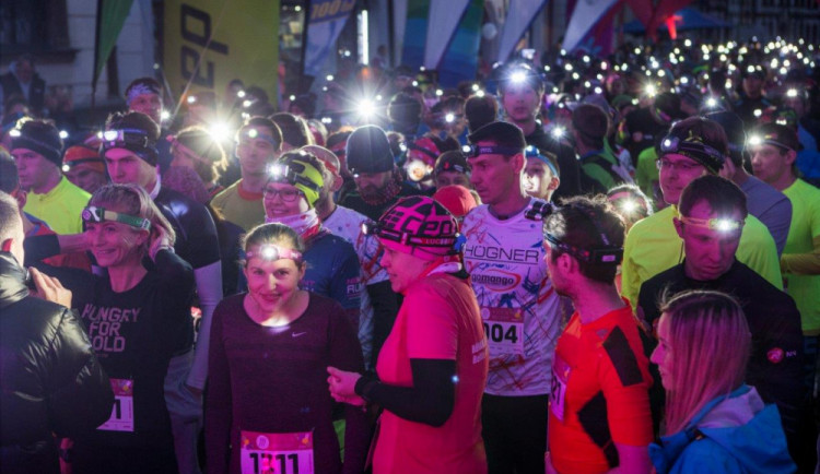 NN Night Run a Avon běh finišují, běží do Českých Budějovic