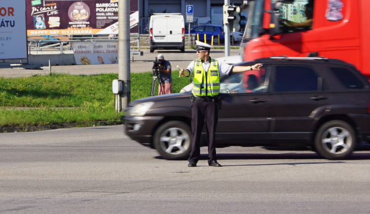 Provoz na křižovatce u budějckého výstaviště budou místo semaforů řídit policisté