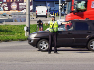 Provoz na křižovatce u budějckého výstaviště budou místo semaforů řídit policisté