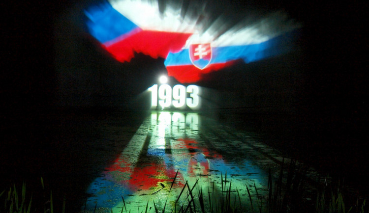 STOpy historie promítli u Temelína nad vodní hladinou